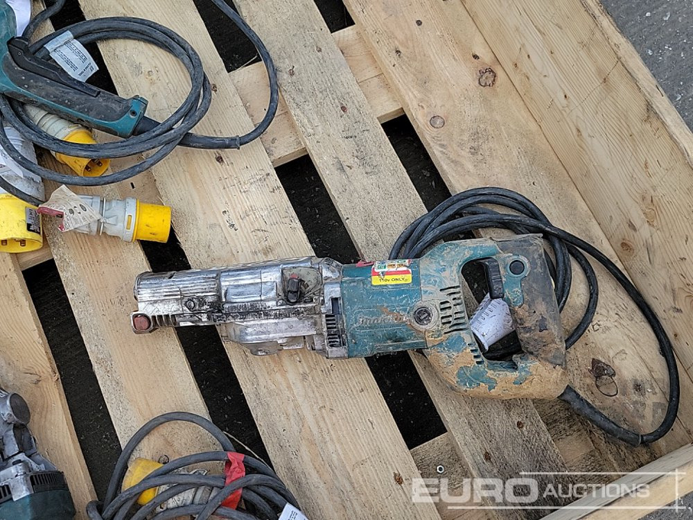 Građevinska oprema Makita 110Volt Cut Off Saw, Belt Sander, Grinder (2 of), Reciprocating Saw (2 of), Hammer Drill, Screwdriver: slika 27