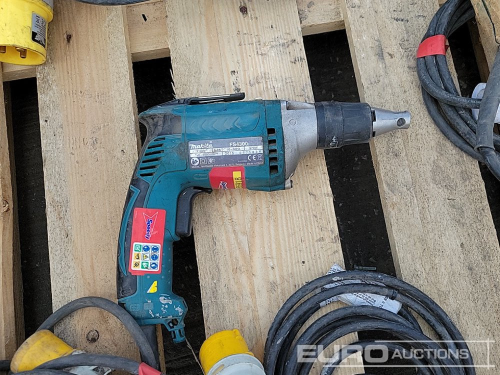 Građevinska oprema Makita 110Volt Cut Off Saw, Belt Sander, Grinder (2 of), Reciprocating Saw (2 of), Hammer Drill, Screwdriver: slika 24