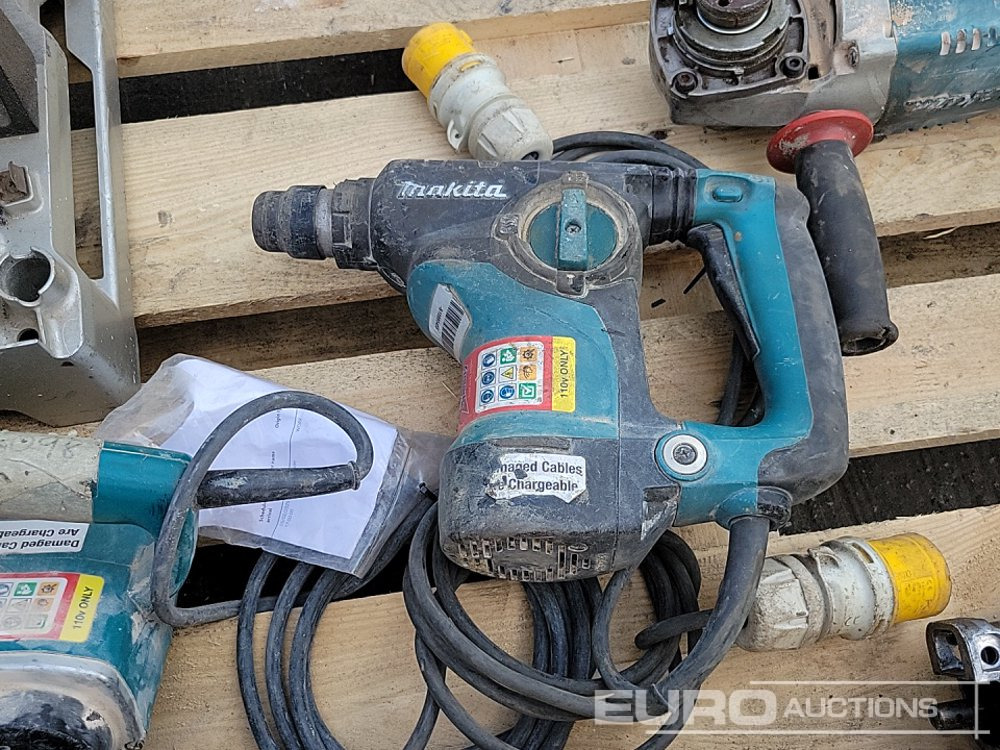 Građevinska oprema Makita 110Volt Cut Off Saw, Belt Sander, Grinder (2 of), Reciprocating Saw (2 of), Hammer Drill, Screwdriver: slika 19