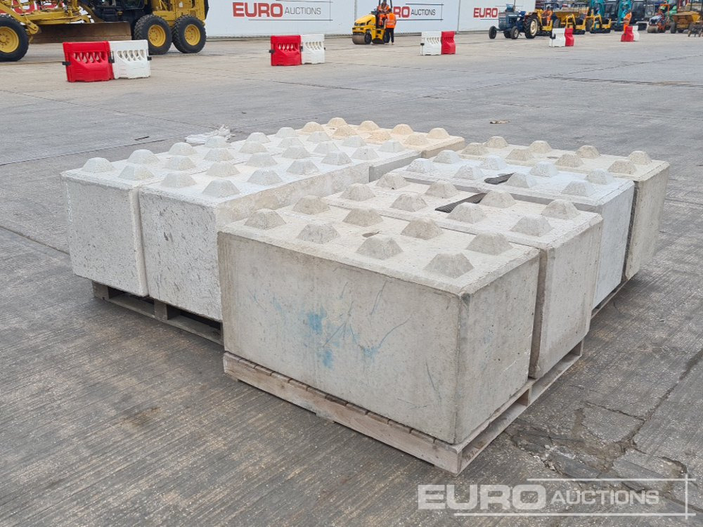 Pallet of Concrete Lego Blocks (4 of) - Instrument/ Oprema: slika 3 Pallet of Concrete Lego Blocks (4 of) - Instrument/ Oprema: slika 3