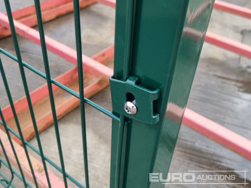 Poljoprivredna mašina Unused Galvanised & Powder Coated Heavy Duty (5mm) Wire Mesh Fencing, 25 x H2.4m x W2.2m Panels, 26 x 60mm x 60mm x3m Posts, with Fittings (Green): slika 6