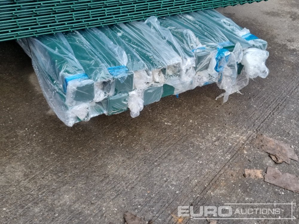 Poljoprivredna mašina Unused Galvanised & Powder Coated Heavy Duty (5mm) Wire Mesh Fencing, 25 x H2.4m x W2.2m Panels, 26 x 60mm x 60mm x3m Posts, with Fittings (Green): slika 20