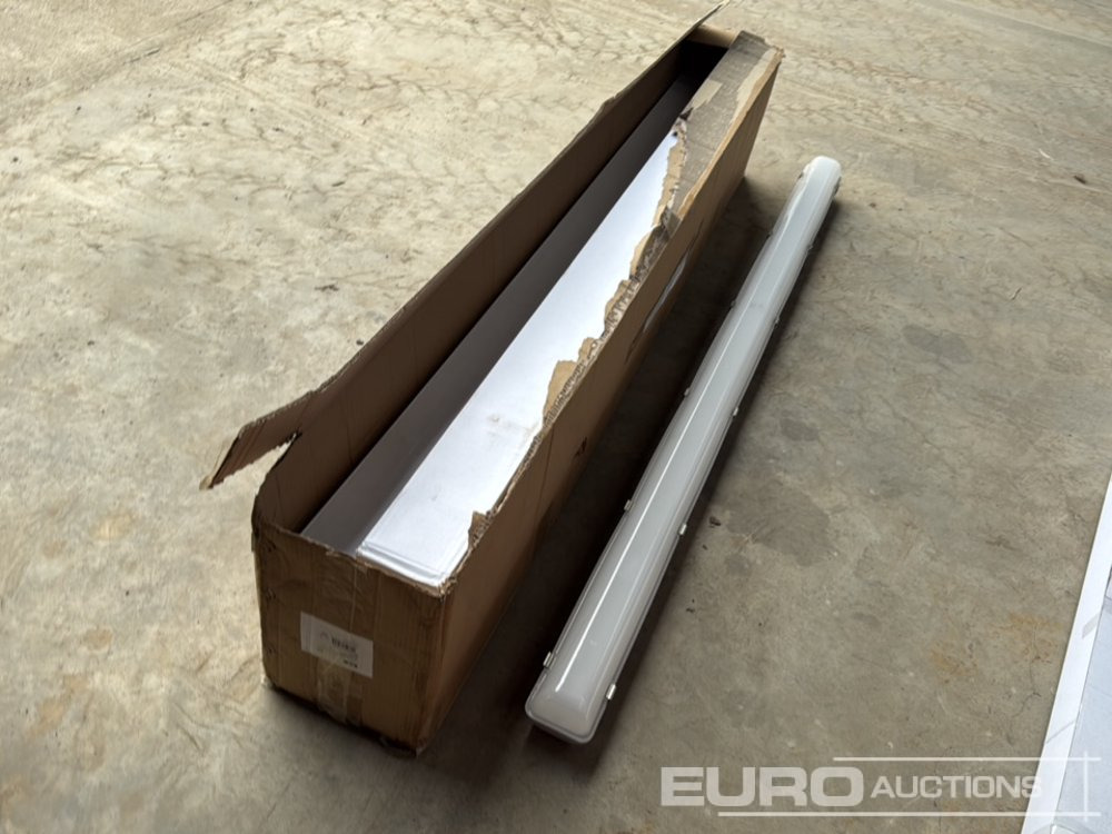 Unused 6' LED Ceiling Lights (6 of) - Гаражна опрема: slika 3 Unused 6' LED Ceiling Lights (6 of) - Гаражна опрема: slika 3