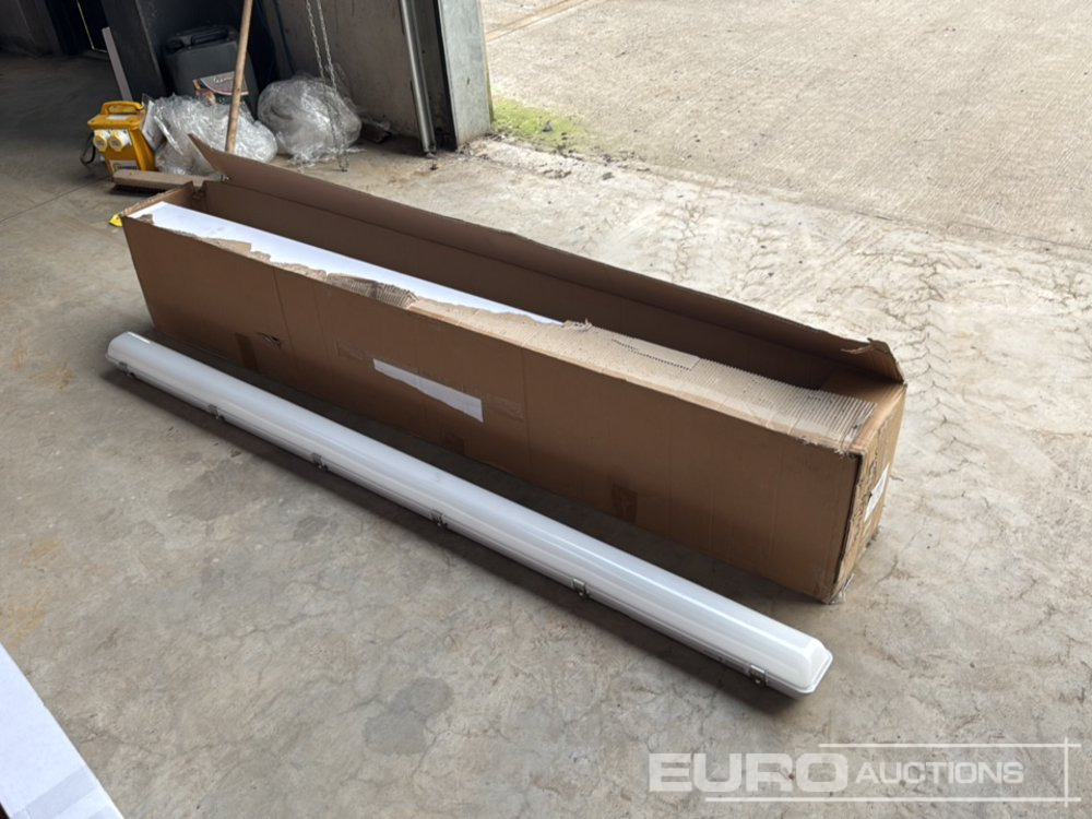 Unused 6' LED Ceiling Lights (6 of) - Гаражна опрема: slika 1 Unused 6' LED Ceiling Lights (6 of) - Гаражна опрема: slika 1