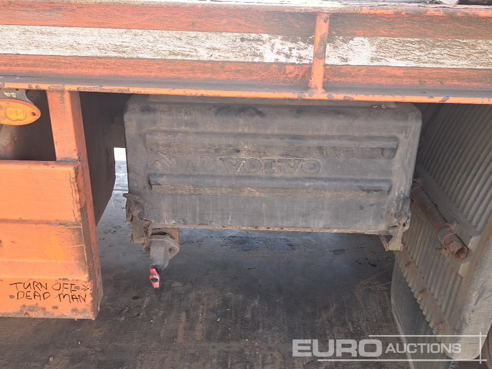 Kamion sa tovarnim sandukom za prevoz teških mašina Volvo FL220: slika 27