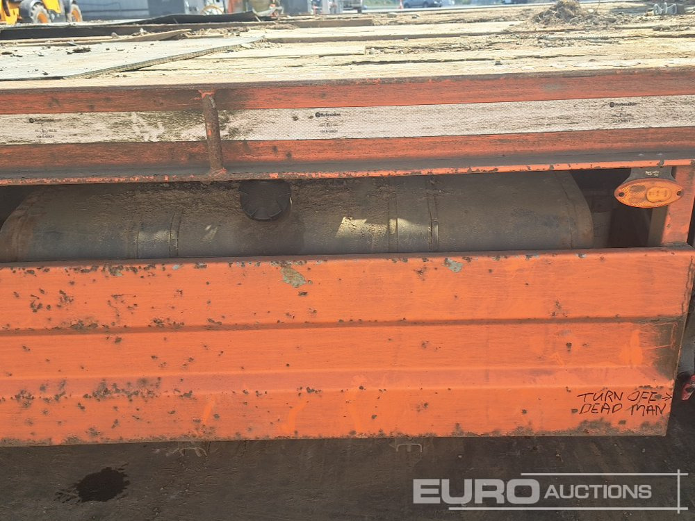 Kamion sa tovarnim sandukom za prevoz teških mašina Volvo FL220: slika 26