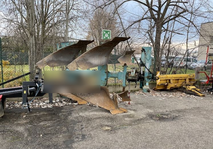 Aratro usato Nuova Comas - Plug: slika 1 Aratro usato Nuova Comas - Plug: slika 1