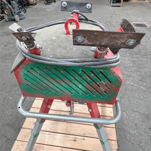 ABC Puliscimattoni - Mašina za asfalt: slika 2 ABC Puliscimattoni - Mašina za asfalt: slika 2