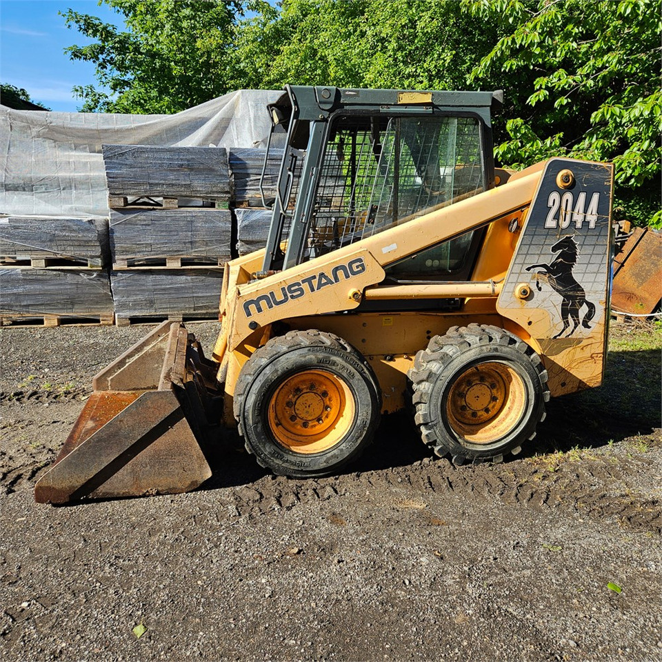 Bobcat Mustang 2044 - Mini utovarivač: slika 2 Bobcat Mustang 2044 - Mini utovarivač: slika 2