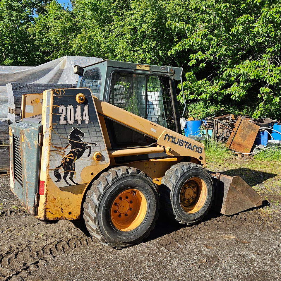 Bobcat Mustang 2044 - Mini utovarivač: slika 4 Bobcat Mustang 2044 - Mini utovarivač: slika 4