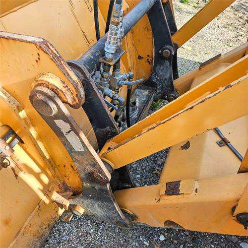 Case 695 ST Case 695 ST: slika 41 Case 695 ST Case 695 ST: slika 41