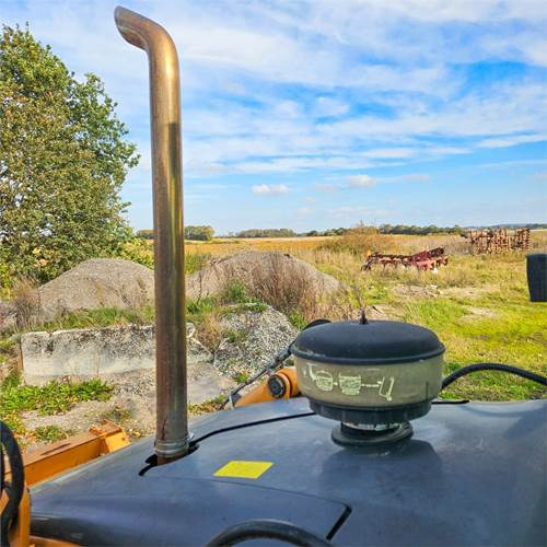 Case 695 ST Case 695 ST: slika 31 Case 695 ST Case 695 ST: slika 31