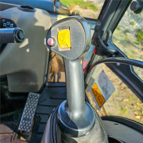 Case 695 ST Case 695 ST: slika 17 Case 695 ST Case 695 ST: slika 17