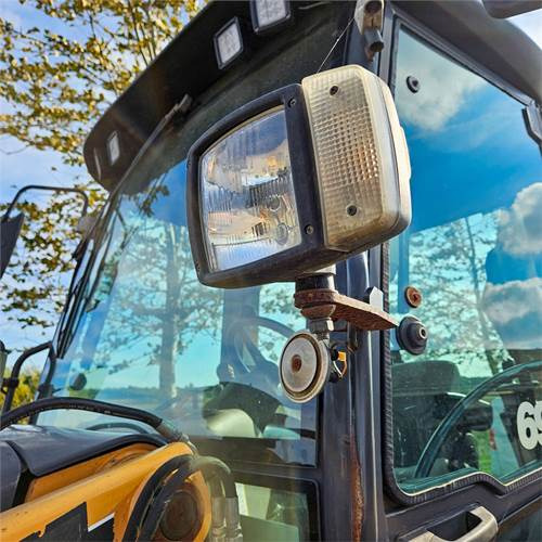 Case 695 ST Case 695 ST: slika 33 Case 695 ST Case 695 ST: slika 33