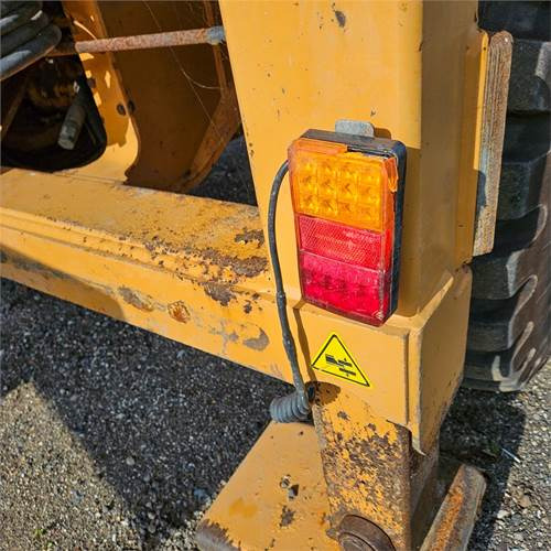 Case 695 ST Case 695 ST: slika 37 Case 695 ST Case 695 ST: slika 37