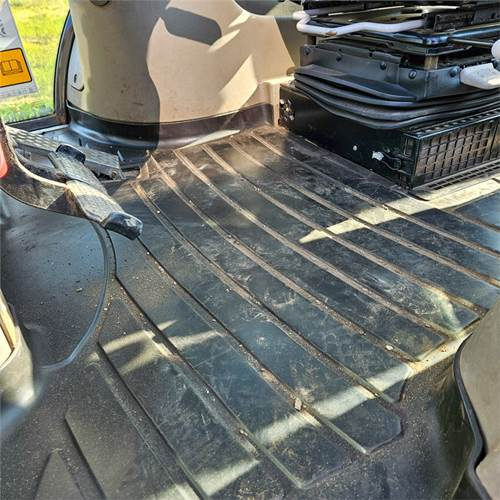 Case 695 ST Case 695 ST: slika 30 Case 695 ST Case 695 ST: slika 30