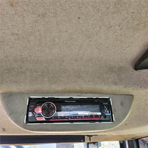 Case 695 ST Case 695 ST: slika 27 Case 695 ST Case 695 ST: slika 27