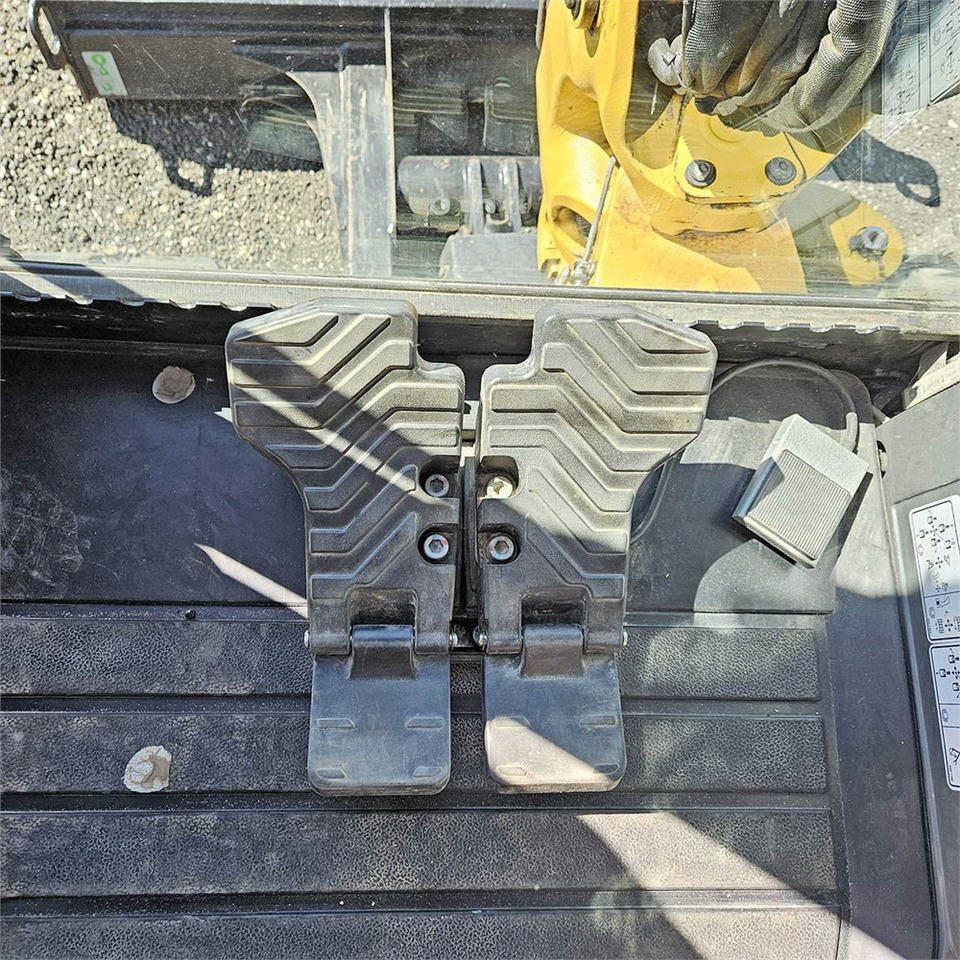 Mini bager Caterpillar 302.7 CR: slika 26