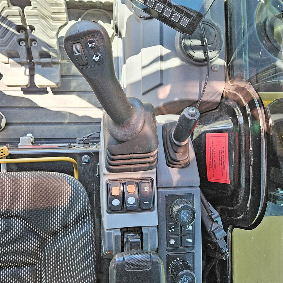 Mini bager Caterpillar 302.7 CR: slika 15