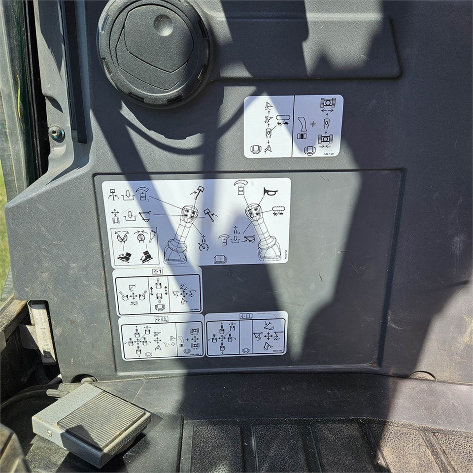 Mini bager Caterpillar 302.7 CR: slika 22