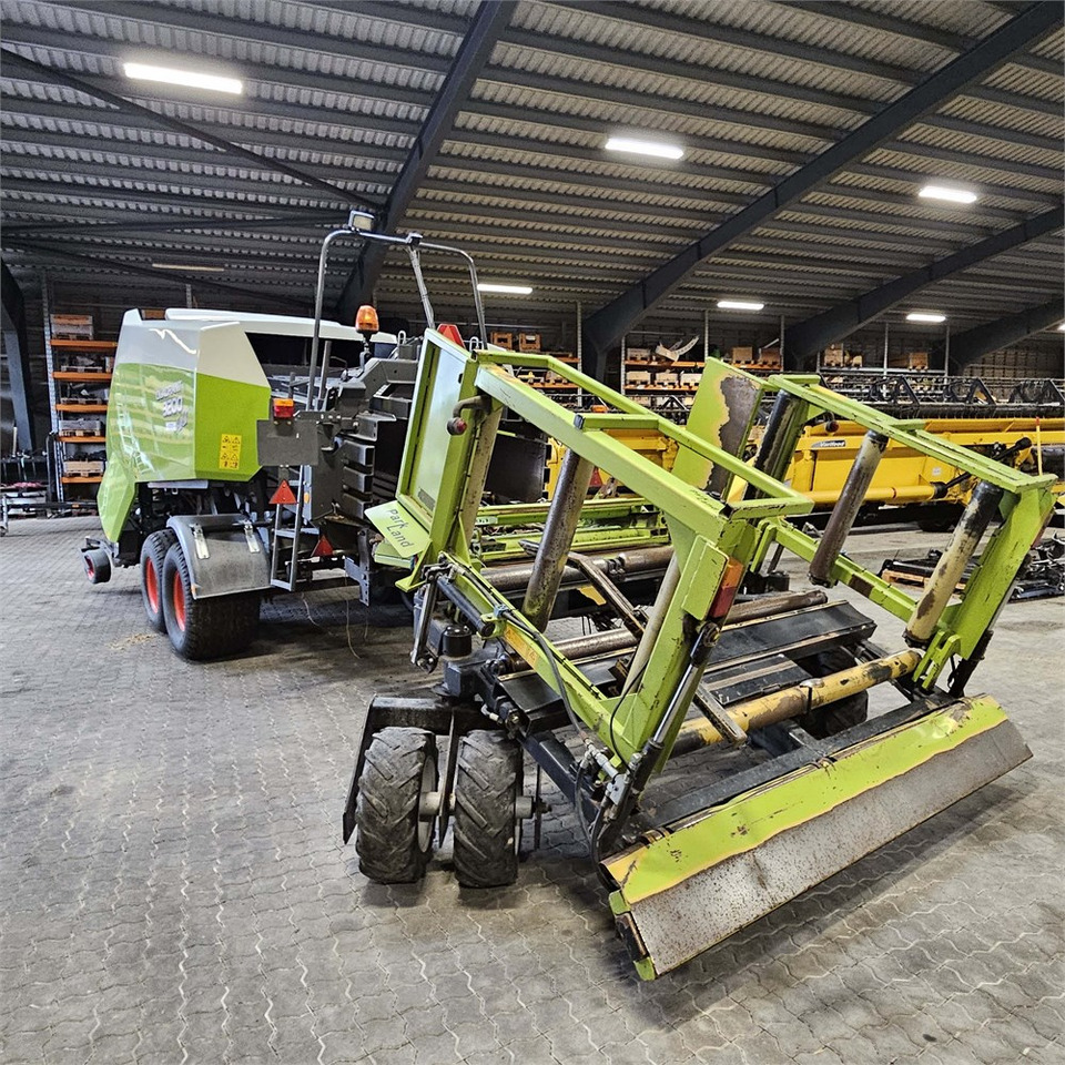 Claas QUADRANT 3200 FC - Oprema za prevrtanje i razlaganje: slika 3 Claas QUADRANT 3200 FC - Oprema za prevrtanje i razlaganje: slika 3