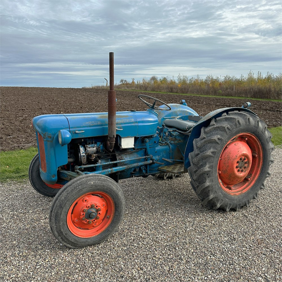 Ford Dexta T3 - Traktor: slika 1 Ford Dexta T3 - Traktor: slika 1