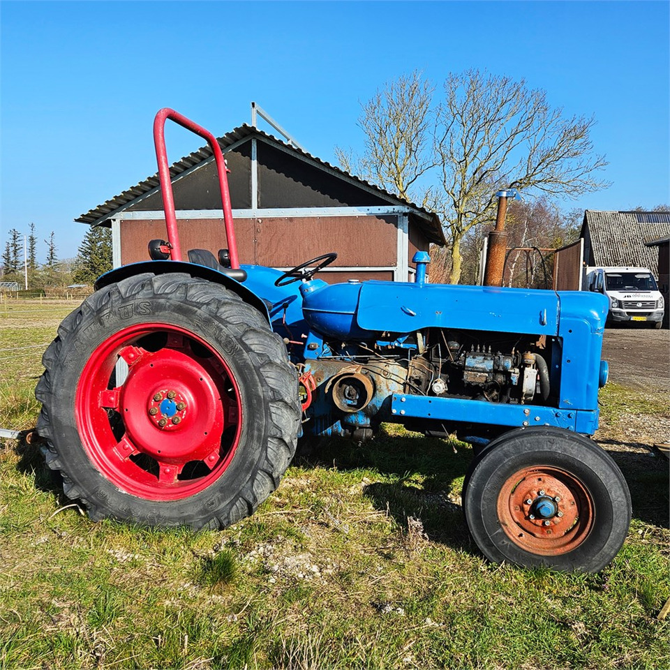 Ford T2 - Traktor: slika 2 Ford T2 - Traktor: slika 2