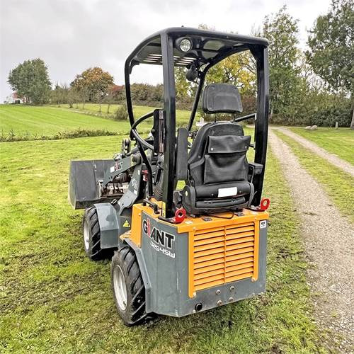 Giant D254SW - Mini utovarivač: slika 5 Giant D254SW - Mini utovarivač: slika 5