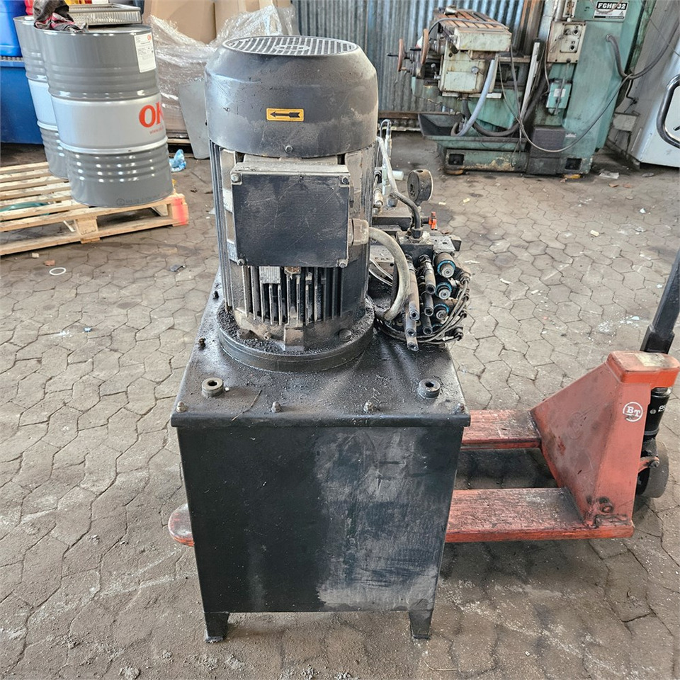 HG 9501021 - Instrument/ Oprema: slika 2 HG 9501021 - Instrument/ Oprema: slika 2