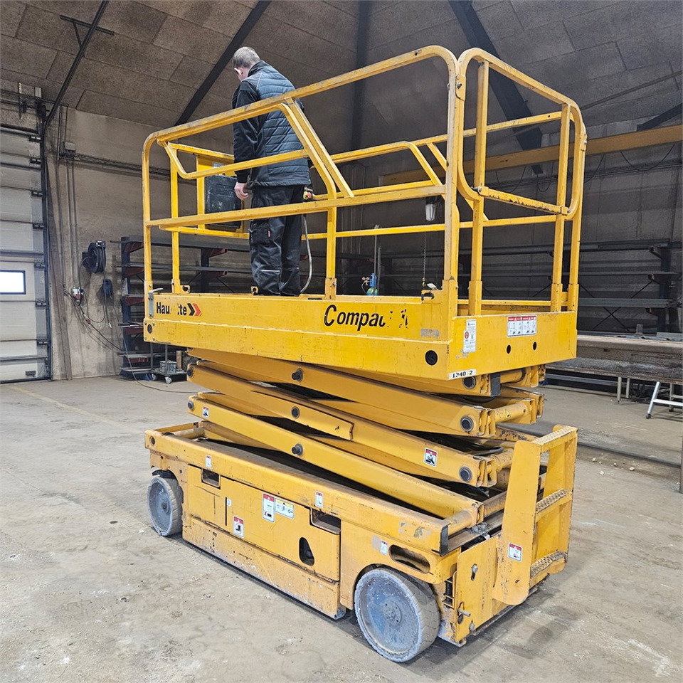 Haulotte Ciseaux Compact 10 - Lift u obliku makaza: slika 3 Haulotte Ciseaux Compact 10 - Lift u obliku makaza: slika 3