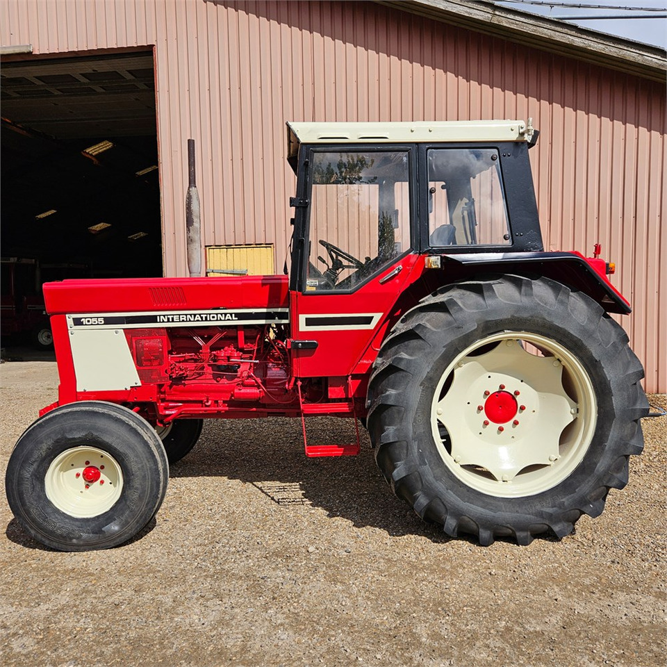 IH 1055 - Traktor: slika 2 IH 1055 - Traktor: slika 2