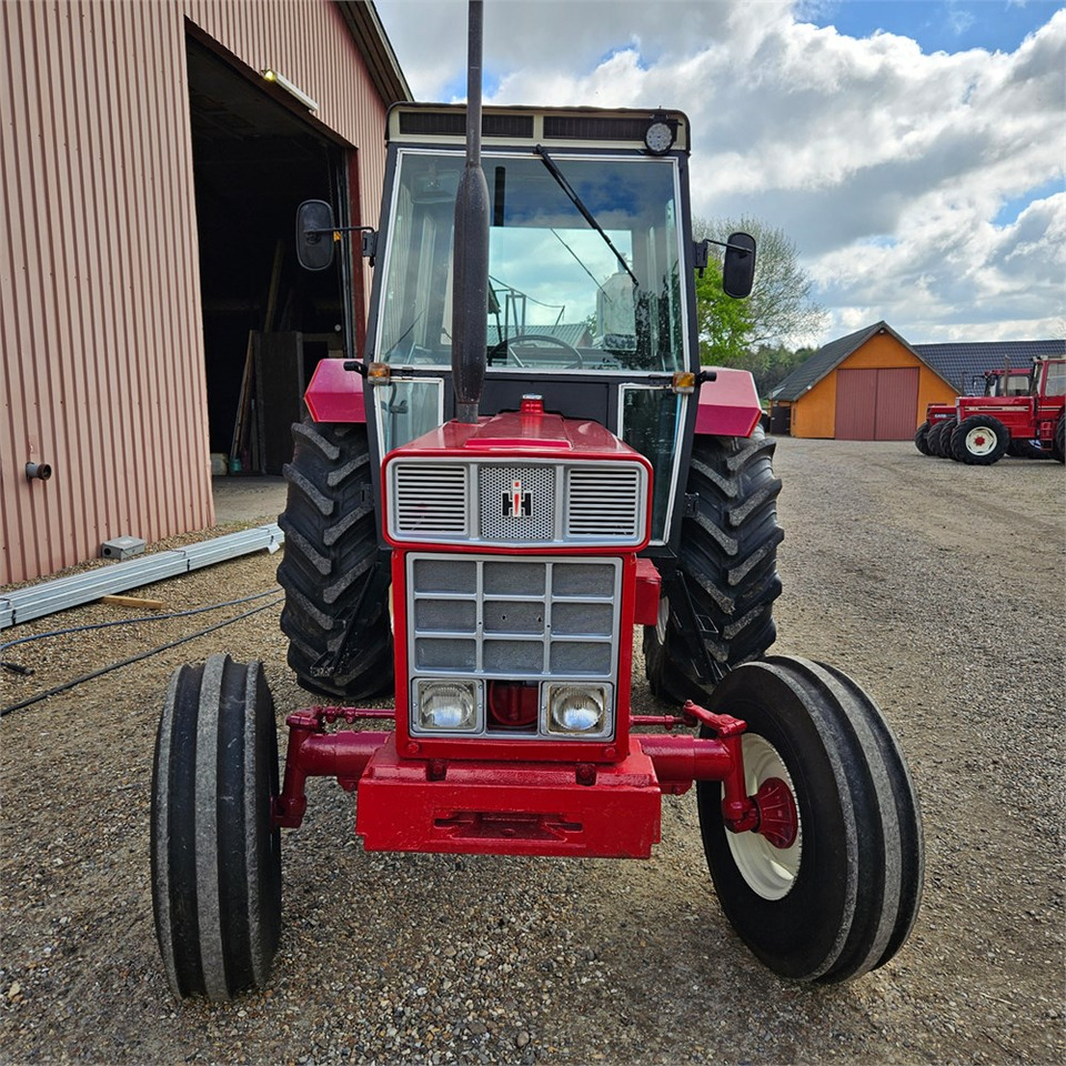 IH 844 S - Traktor: slika 2 IH 844 S - Traktor: slika 2