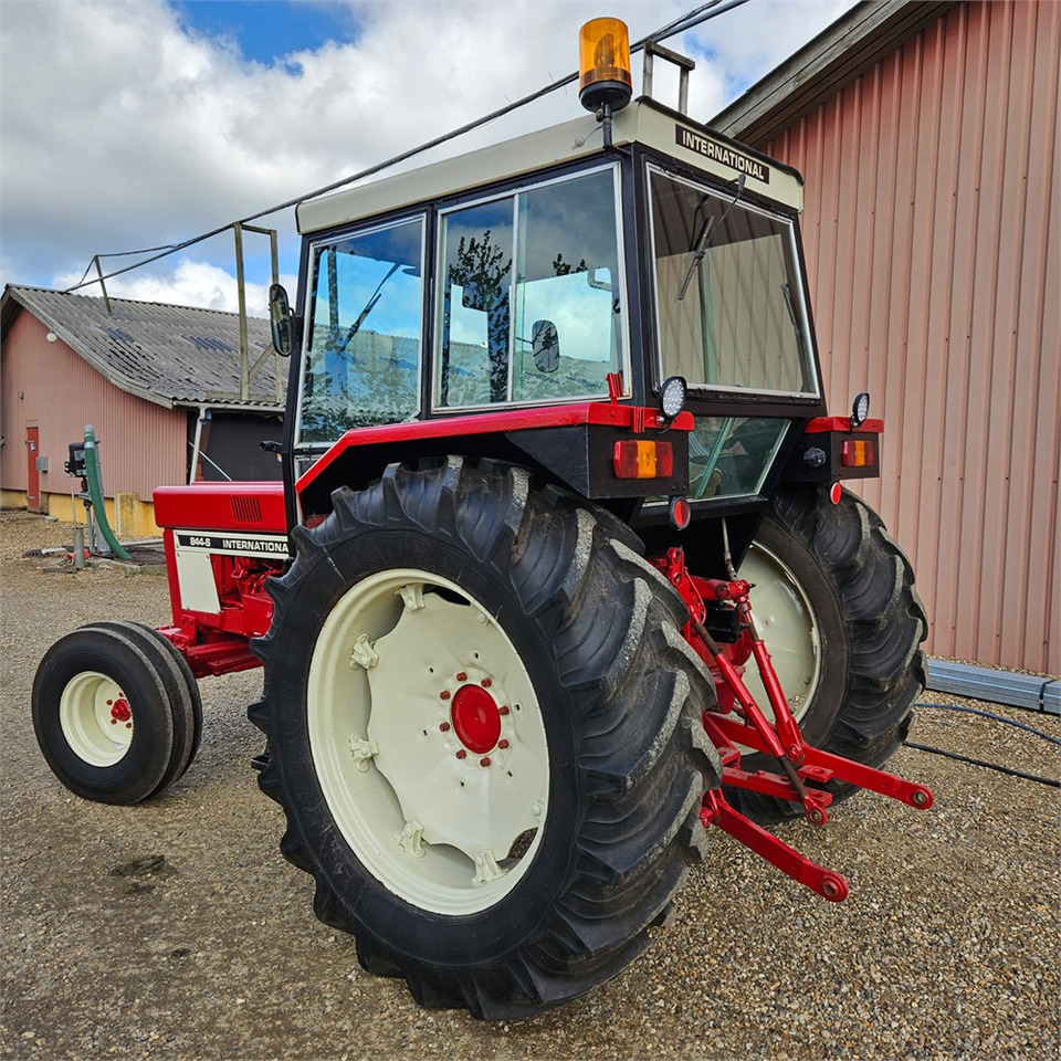 IH 844 S - Traktor: slika 4 IH 844 S - Traktor: slika 4