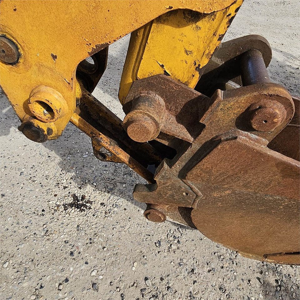 Bager utovarivač JCB 4CX eco T4i III B: slika 32