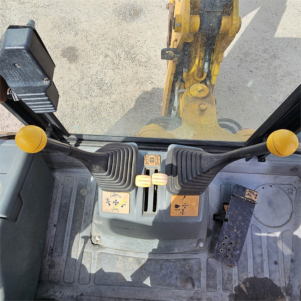 Bager utovarivač JCB 4CX eco T4i III B: slika 11