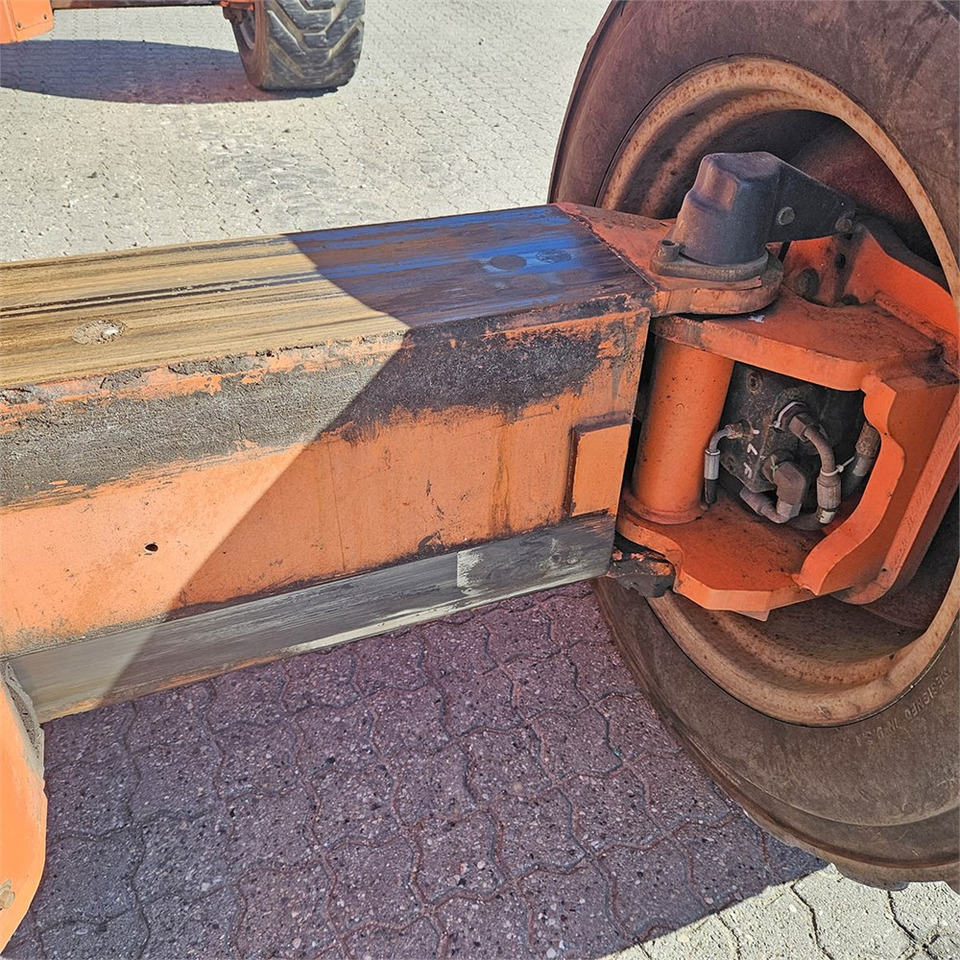 Zglobna platforma JLG 1250 AJP: slika 42
