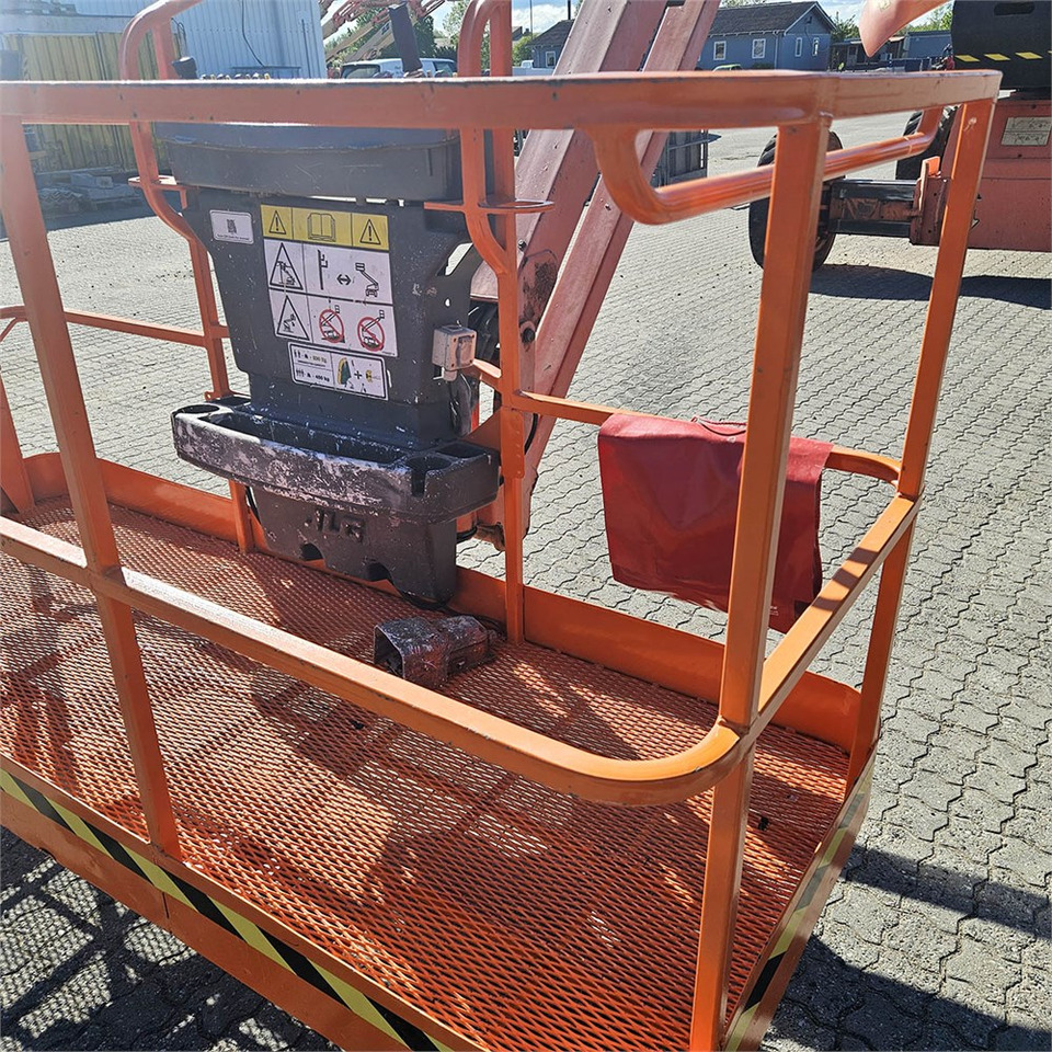 Zglobna platforma JLG 1250 AJP: slika 14