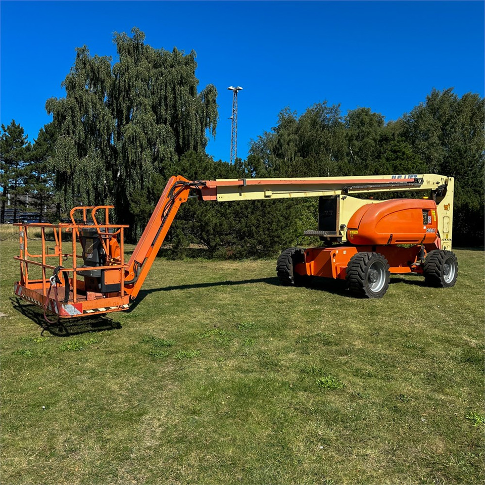 JLG 800 AJ - Zglobna platforma: slika 1 JLG 800 AJ - Zglobna platforma: slika 1