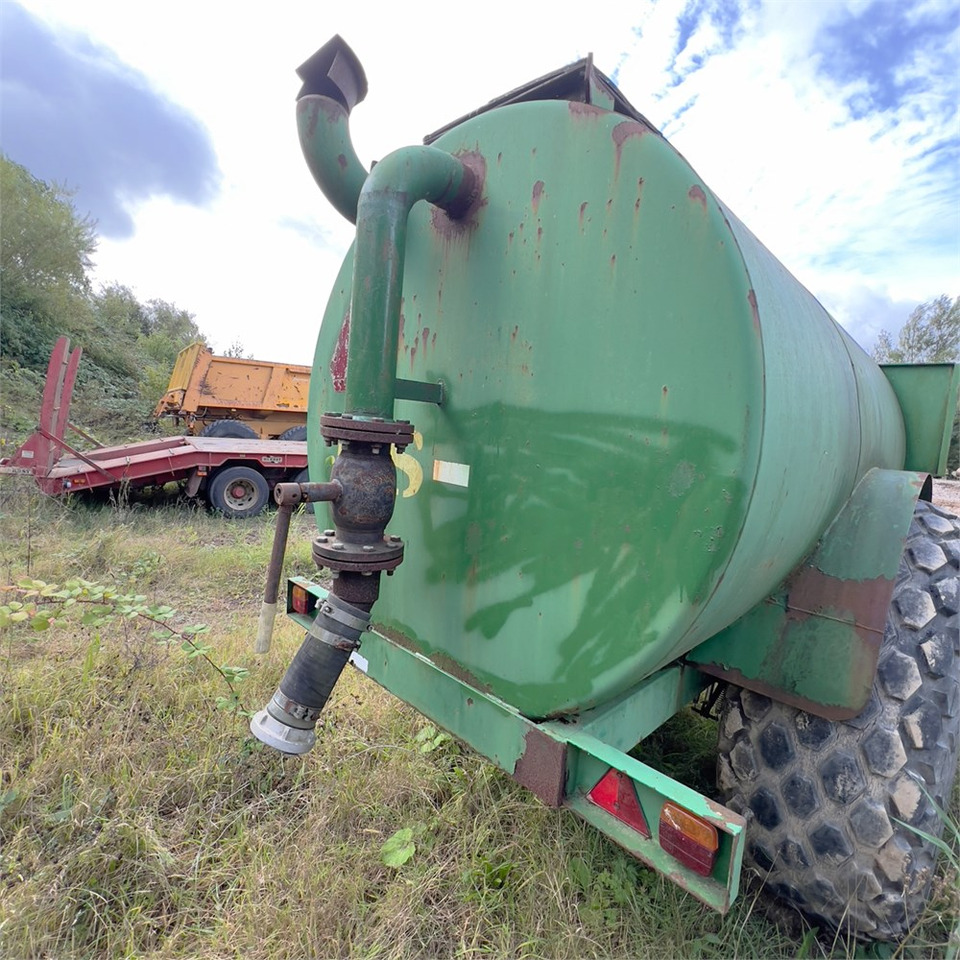 JOS 9 - Prikolica cisterna: slika 4 JOS 9 - Prikolica cisterna: slika 4