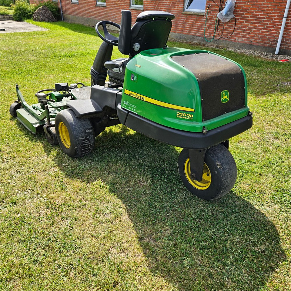 John Deere 2500B PrecisionCut - Baštenska kosačica: slika 4 John Deere 2500B PrecisionCut - Baštenska kosačica: slika 4