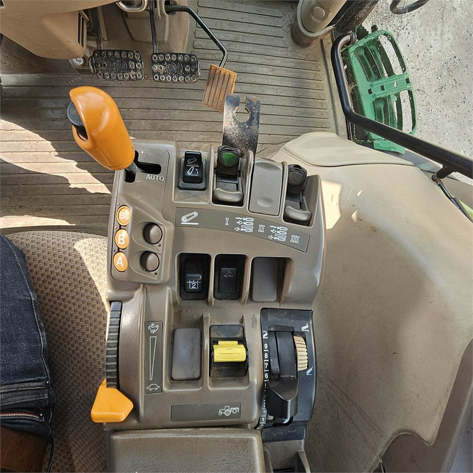 John Deere 6210 R John Deere 6210 R: slika 13 John Deere 6210 R John Deere 6210 R: slika 13