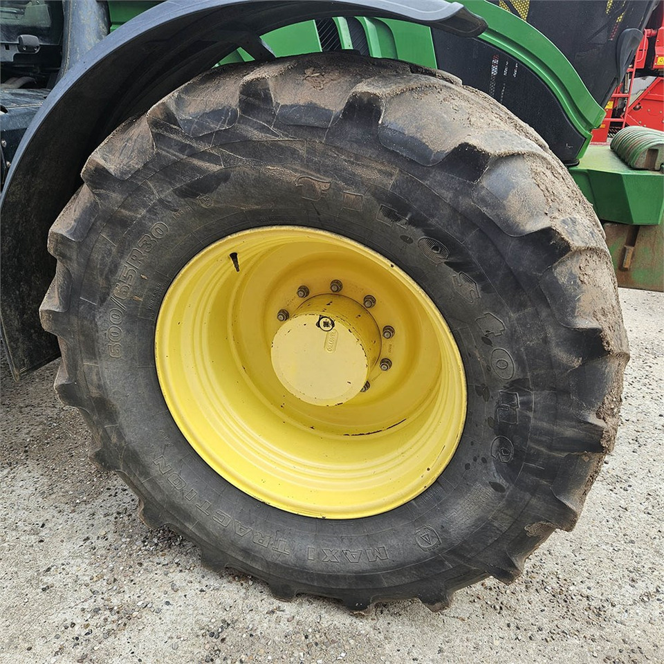 John Deere 6210 R John Deere 6210 R: slika 36 John Deere 6210 R John Deere 6210 R: slika 36