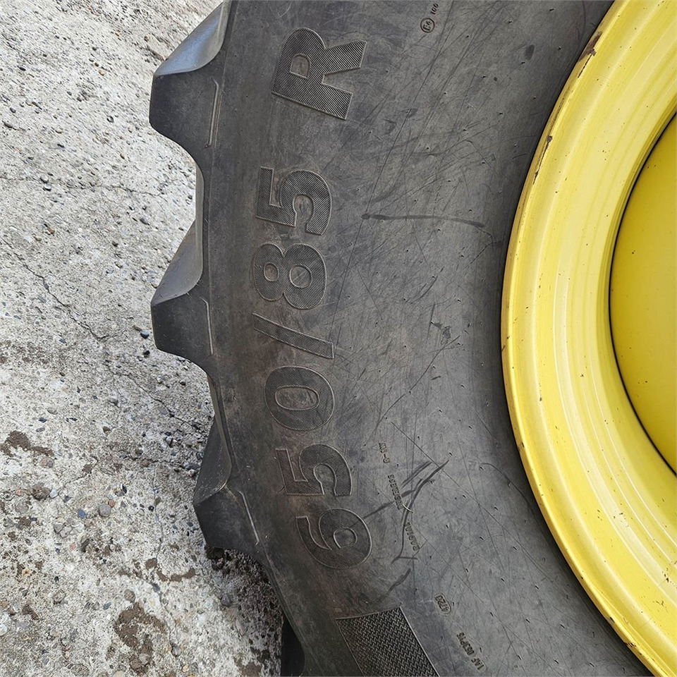 John Deere 6210 R John Deere 6210 R: slika 37 John Deere 6210 R John Deere 6210 R: slika 37