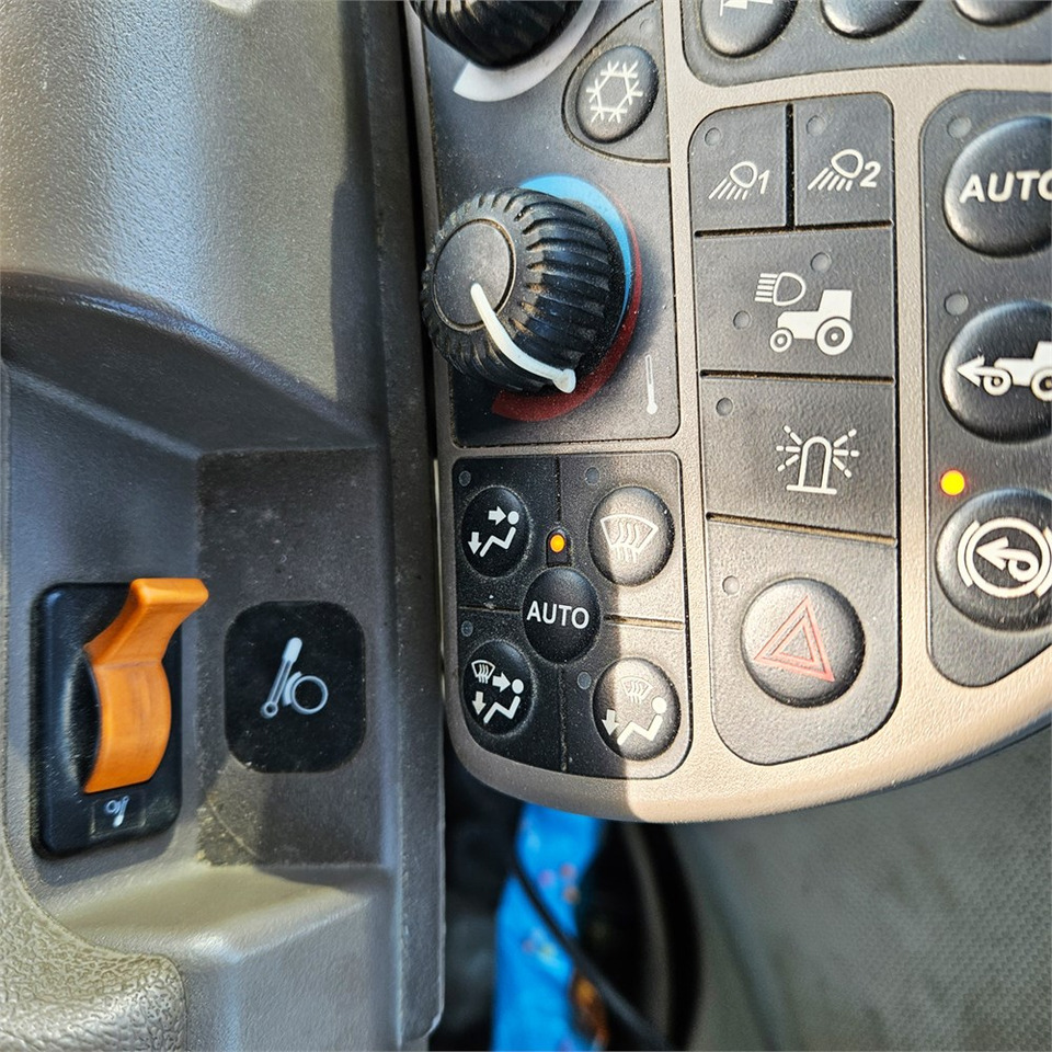 John Deere 7280 R John Deere 7280 R: slika 24 John Deere 7280 R John Deere 7280 R: slika 24