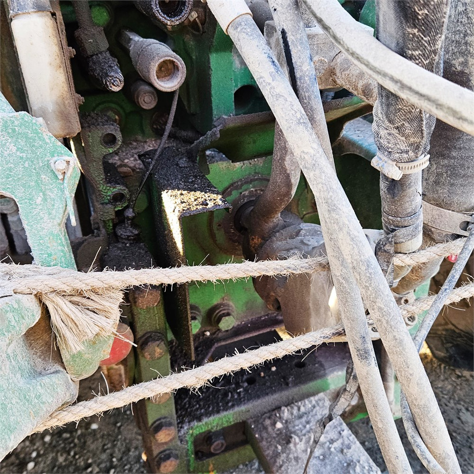 John Deere 7280 R John Deere 7280 R: slika 37 John Deere 7280 R John Deere 7280 R: slika 37