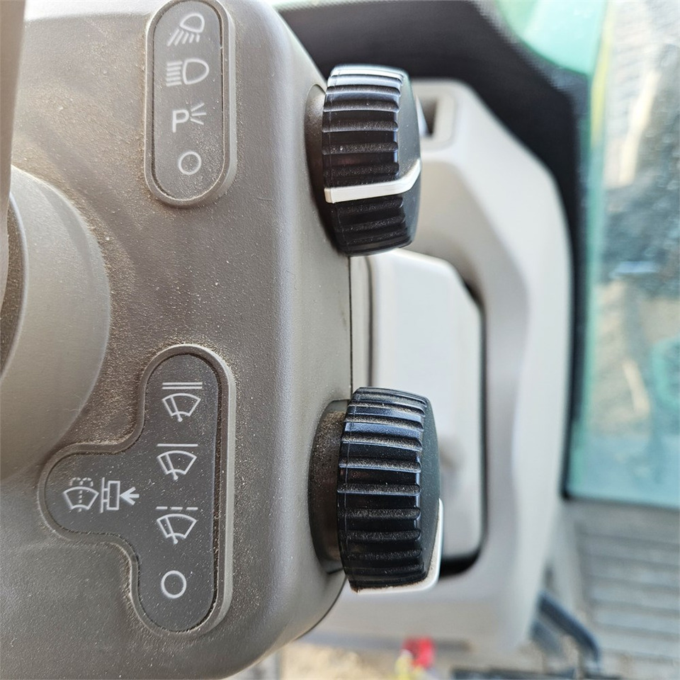 John Deere 7280 R John Deere 7280 R: slika 30 John Deere 7280 R John Deere 7280 R: slika 30