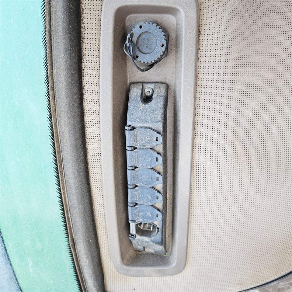 John Deere 7280 R John Deere 7280 R: slika 33 John Deere 7280 R John Deere 7280 R: slika 33