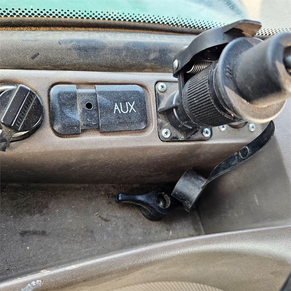 John Deere 7280 R John Deere 7280 R: slika 32 John Deere 7280 R John Deere 7280 R: slika 32