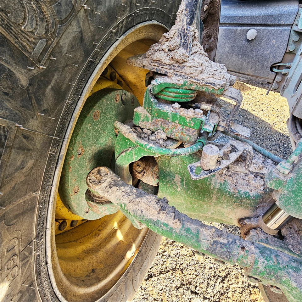 John Deere 7280 R John Deere 7280 R: slika 48 John Deere 7280 R John Deere 7280 R: slika 48