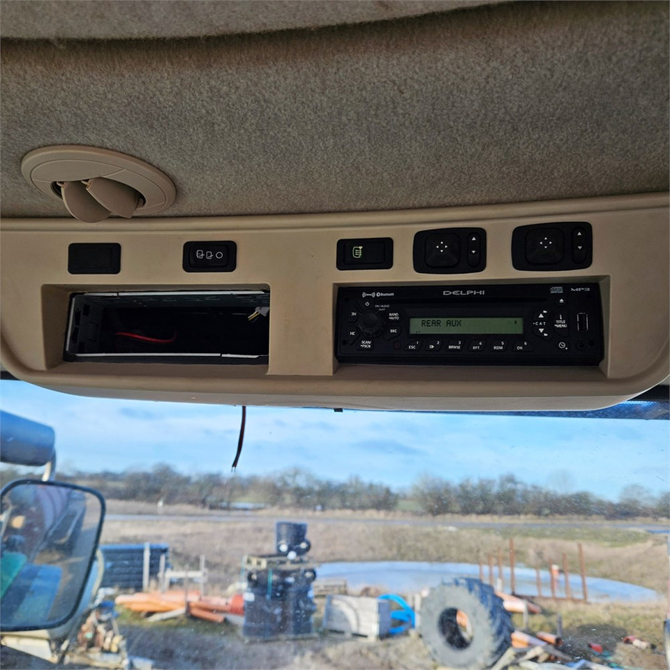 John Deere 7280 R John Deere 7280 R: slika 27 John Deere 7280 R John Deere 7280 R: slika 27